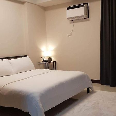 101 Newport Blvd C2 4F By Rechelle Nunag Pasay Bagian luar foto