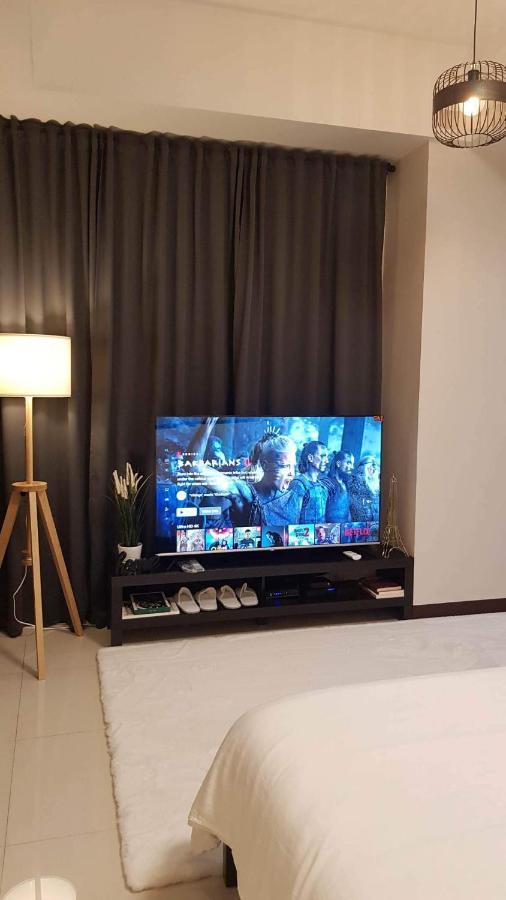 101 Newport Blvd C2 4F By Rechelle Nunag Pasay Bagian luar foto