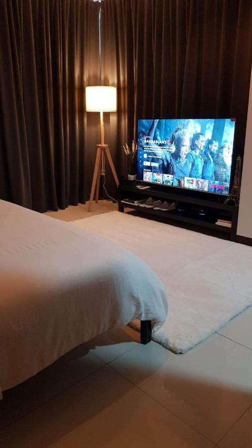 101 Newport Blvd C2 4F By Rechelle Nunag Pasay Bagian luar foto