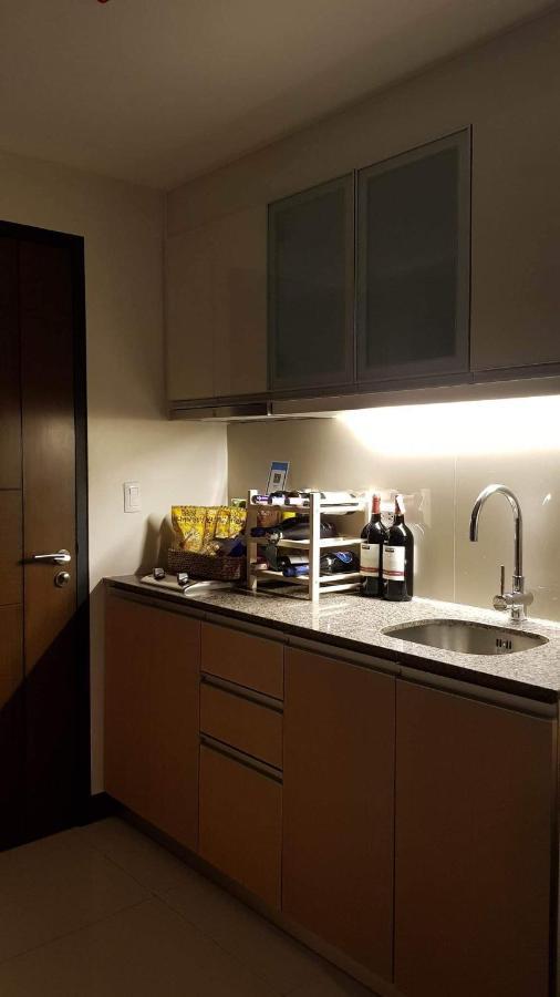 101 Newport Blvd C2 4F By Rechelle Nunag Pasay Bagian luar foto