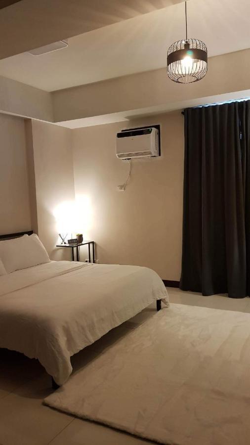 101 Newport Blvd C2 4F By Rechelle Nunag Pasay Bagian luar foto