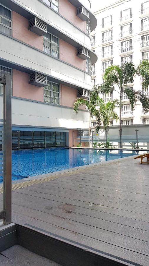 101 Newport Blvd C2 4F By Rechelle Nunag Pasay Bagian luar foto