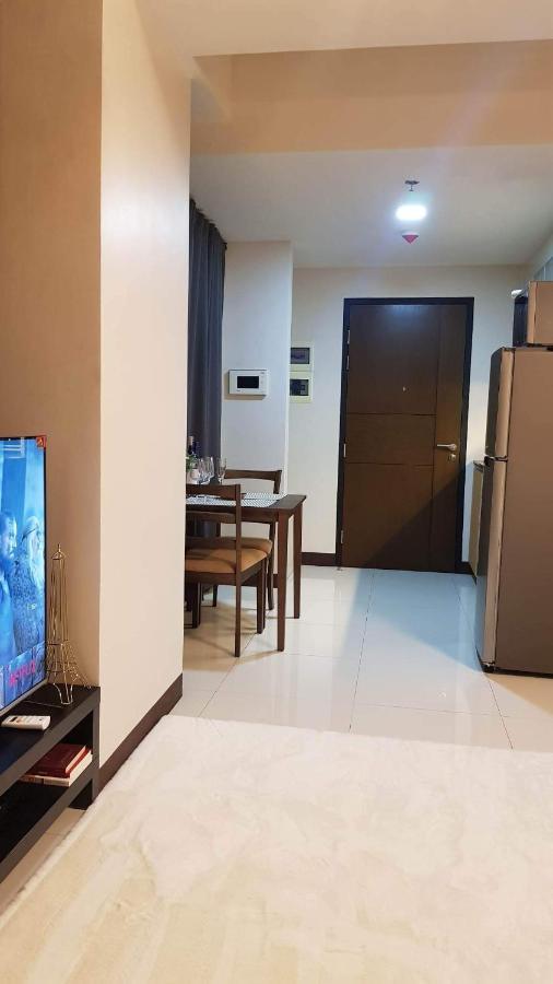 101 Newport Blvd C2 4F By Rechelle Nunag Pasay Bagian luar foto